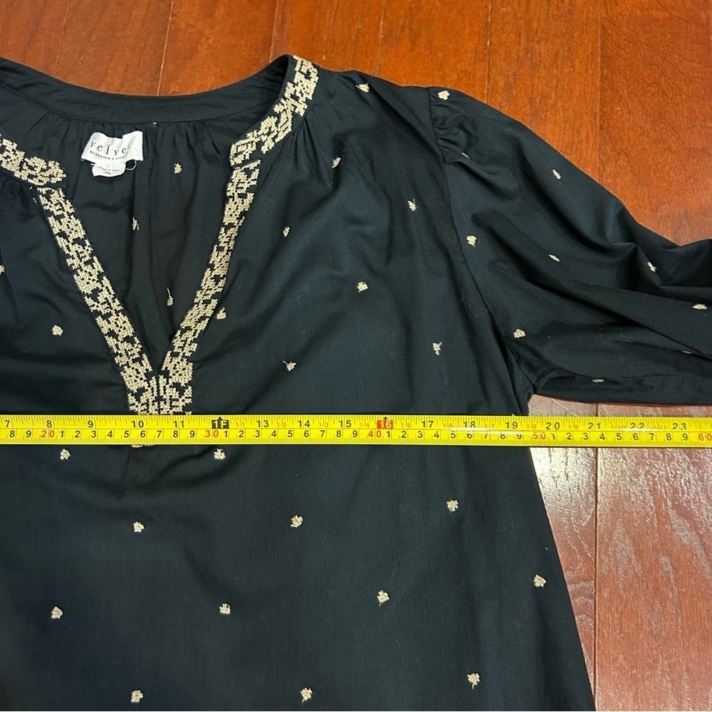 $169 Velvet by Graham & Spencer Ania Embroidered Boho Top size XS black Vneck - Picture 10 of 11